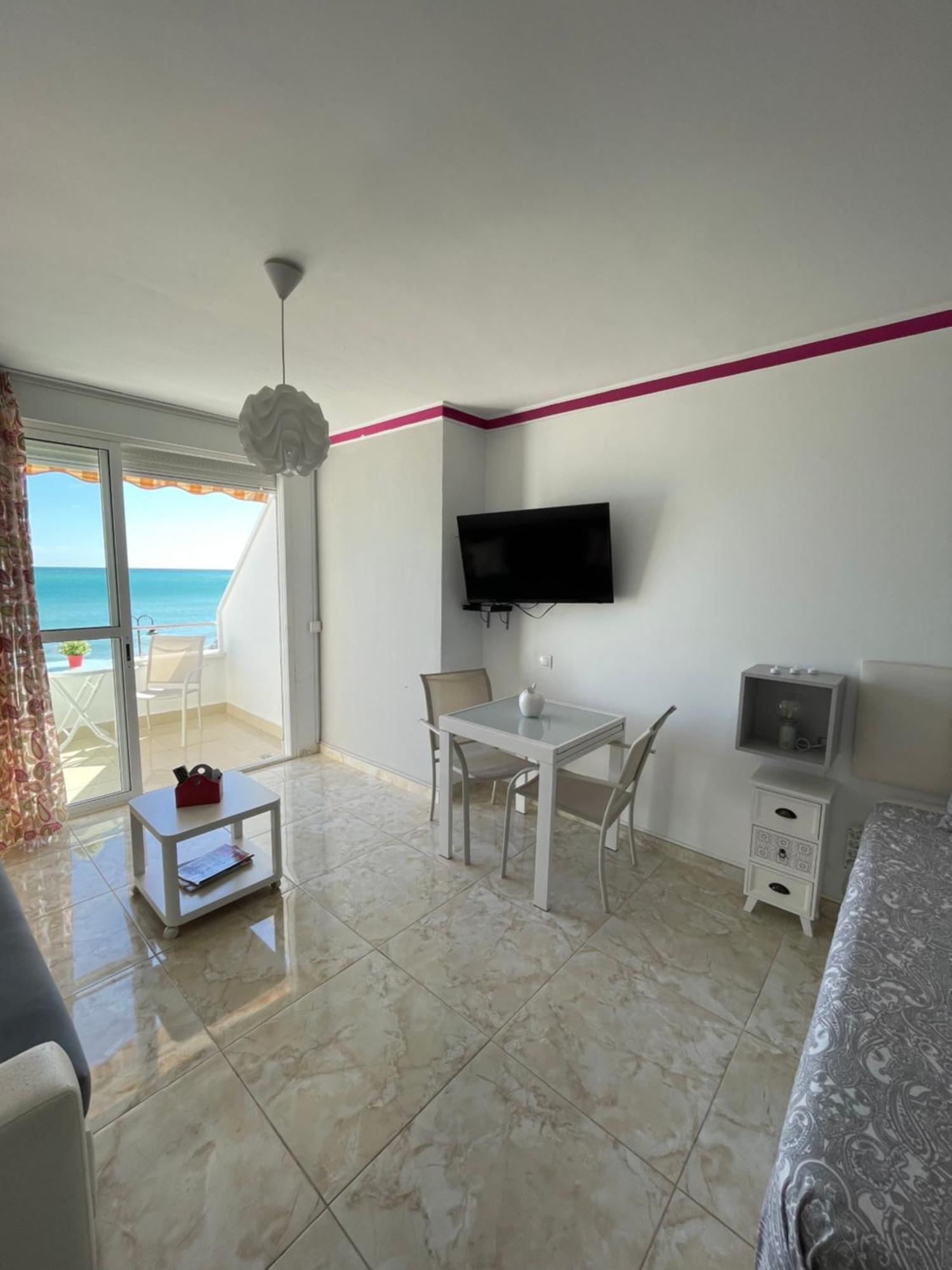 Roca Chica. Studio - First Line Beach Torremolinos Exterior foto